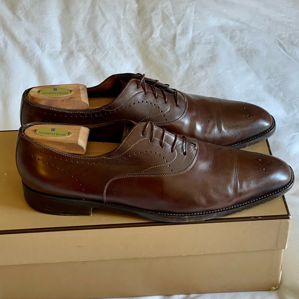 SANTONI KELLY lace up dress shoe. Made in Italy. Dark Brown color. Sz 10.
